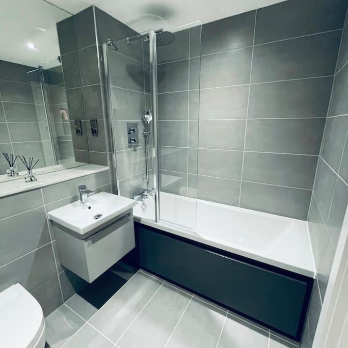 New One Bedroom Luxury Apartment In Solihull Bagian luar foto
