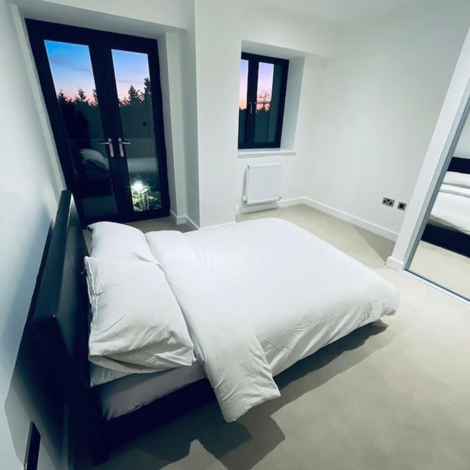 New One Bedroom Luxury Apartment In Solihull Bagian luar foto