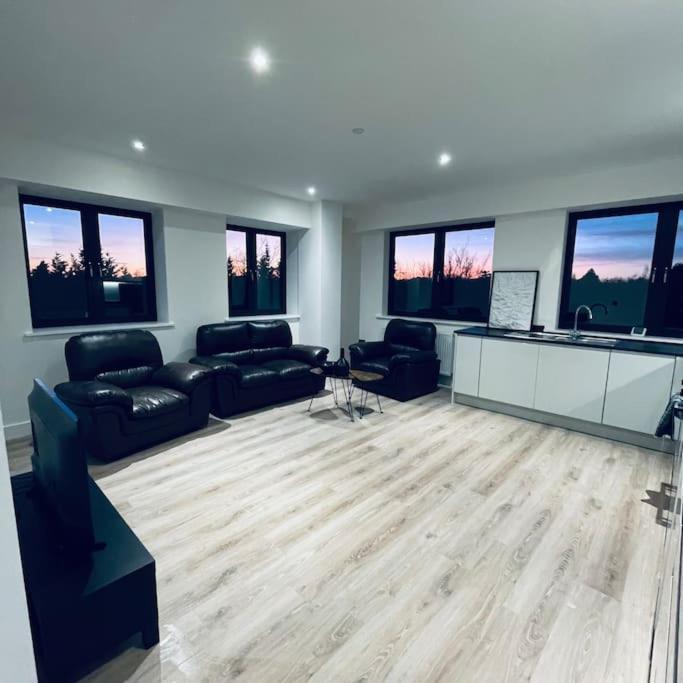 New One Bedroom Luxury Apartment In Solihull Bagian luar foto