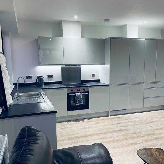 New One Bedroom Luxury Apartment In Solihull Bagian luar foto