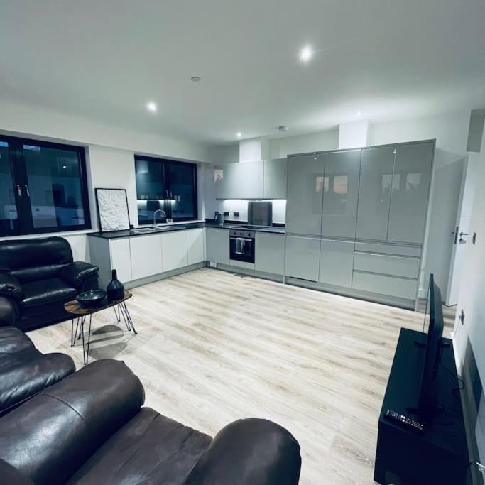 New One Bedroom Luxury Apartment In Solihull Bagian luar foto