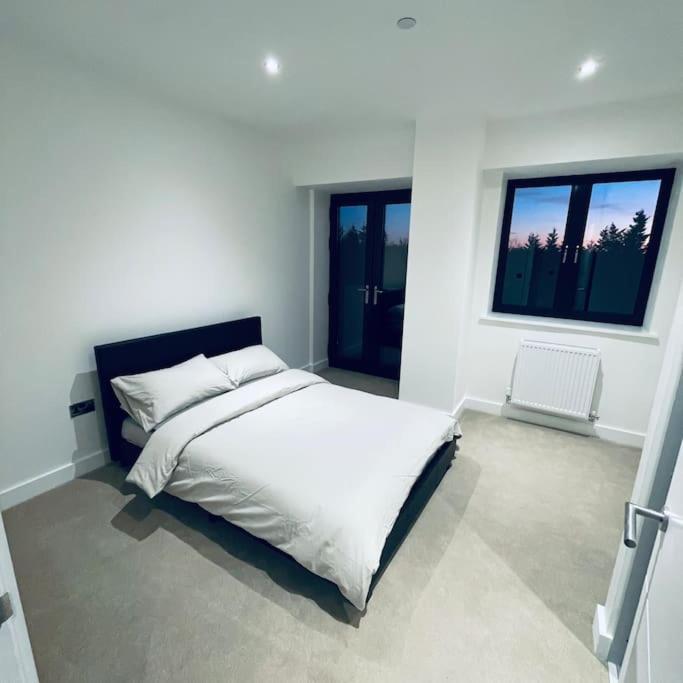 New One Bedroom Luxury Apartment In Solihull Bagian luar foto