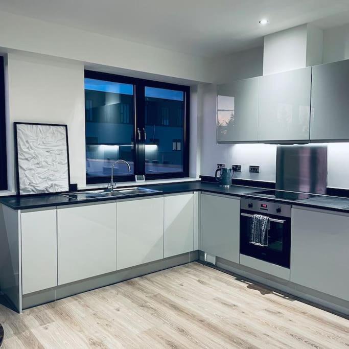 New One Bedroom Luxury Apartment In Solihull Bagian luar foto