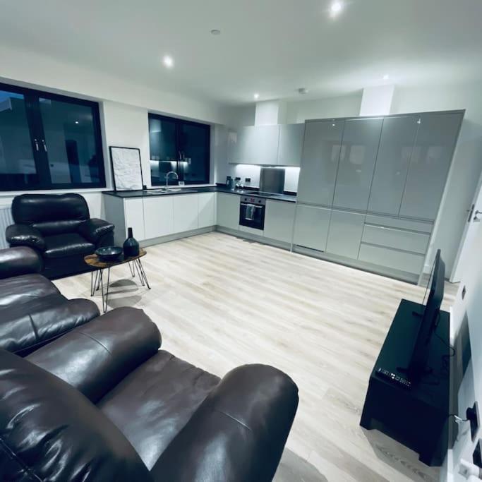 New One Bedroom Luxury Apartment In Solihull Bagian luar foto