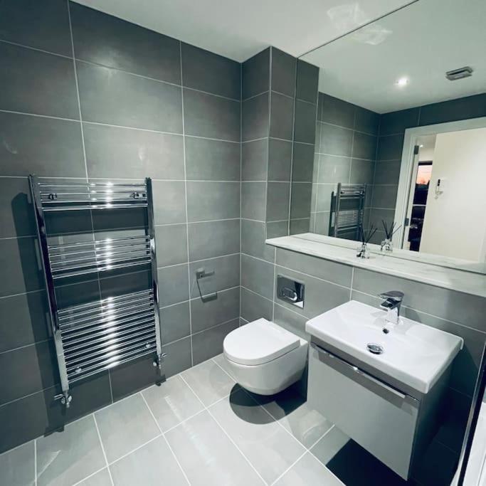 New One Bedroom Luxury Apartment In Solihull Bagian luar foto