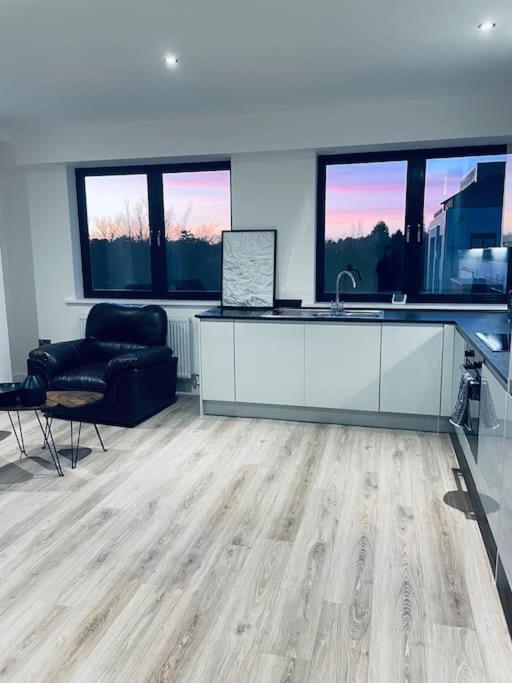 New One Bedroom Luxury Apartment In Solihull Bagian luar foto